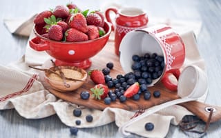 Картинка черника, посуда, клубника, ягоды, доска, Anna Verdina, ваниль
