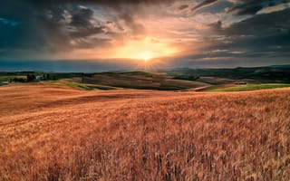 Картинка рассвет, Италия, Tramontino A Montenero, холмы, поля, солнце, тучи