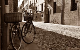 Картинка Italy, велосипеды, Ferrara, Феррара, брусчатка, Италия, дома, улица, здания, город, дорога