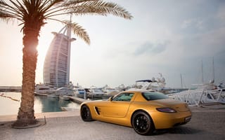 Картинка золотой, Burj al Arab, desert, gold, отель, небо, пальма, яхты, hotel, Mercedes Benz, amg, sls