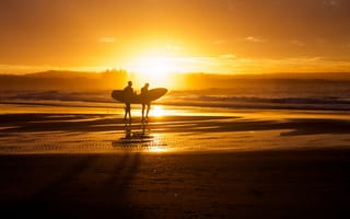 Картинка Surfers, Byron Bay beach, australia, sunset