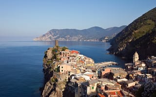 Обои скалы, дома, побережье, Италия, горы, Vernazza Liguria, город