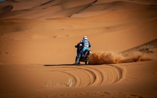Обои мотоцикл, песок, пустыня