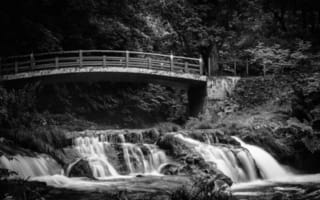 Картинка мост, водопад, черно-белый