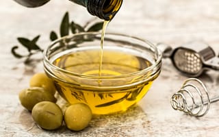 Картинка оливковое масло, оливки, посуда