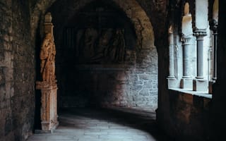 Картинка тоннель, подземелье, статуи