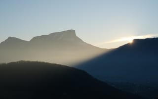 Картинка горы, тень, свет