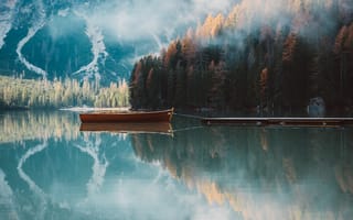 Обои лодка, горы, озеро
