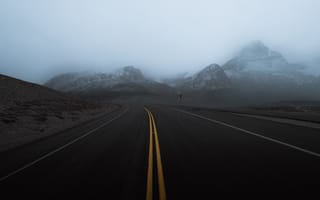 Обои дорога, горы, туман