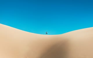 Картинка человек, прыжок, пустыня