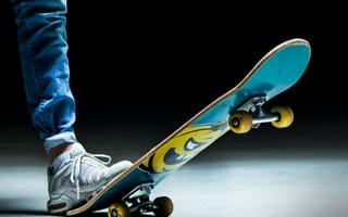 Картинка скейтборд, нога, кроссовки