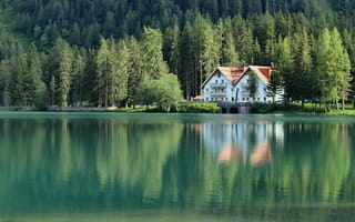 Картинка здание, лес, озеро