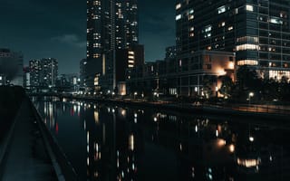Картинка здания, ночной город, река