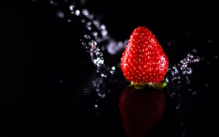 Картинка клубника, ягода, вода