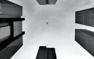 Картинка самолет, здания, вид снизу