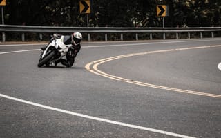 Картинка мотоцикл, мотоциклист, скорость