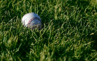 Картинка бейсбол, мяч, трава