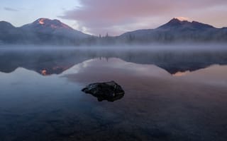 Картинка озеро, камень, туман
