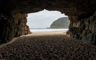 Картинка море, песок, пещера