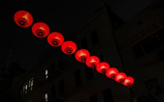 Картинка китайские фонарики, улица, ночь
