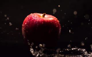 Картинка яблоко, вода, капли