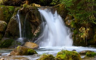Картинка водопад, камни, мох