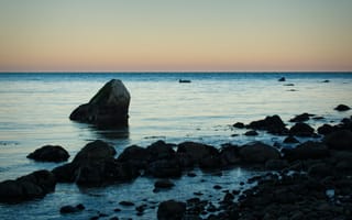 Картинка камень, море, сумерки