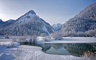 Картинка горы, деревья, замёрзшее озеро
