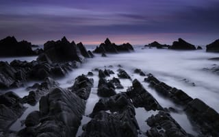 Картинка атлантическое побережье, скалистый берег, фиолетовое небо, Девон, туманный, 5к, Великобритания, туман, вечер, Хартленд-Ки, живописный, сумерки