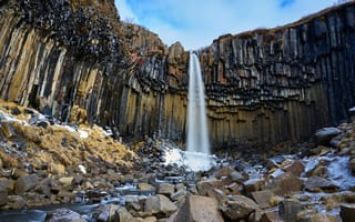 Картинка водопад Свартифосс, национальный парк ватнайёкюдль, лавовые колонны, Исландия, горные породы