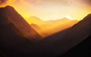Картинка долина, золотой час, Италия, Солнечный лучик, Утренний свет, горы, 5к, пейзаж