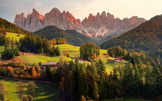 Картинка долина фюнес, горы, пейзаж, лето, лес, деревья, Италия, сельская местность, зелень, 5к, высокие горы, Солнечный день, деревня