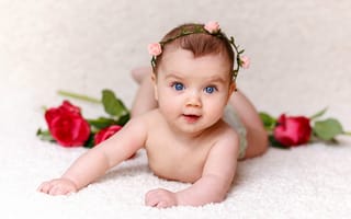 Картинка Милый ребенок, розовые цветы, 5к, восхитительный, белый, голубые глаза, милая девочка
