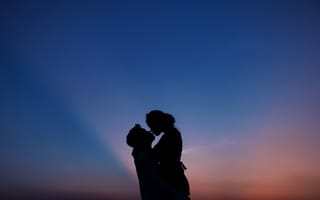 Картинка пара, силуэт, закат, 5к, романтический поцелуй, первый поцелуй