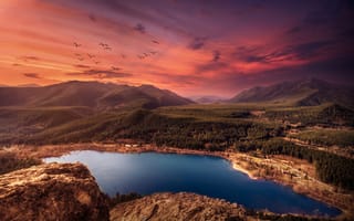 Картинка озеро, закат, горы, живописный, пейзаж, рассвет, фиолетовое небо, вечер, птицы
