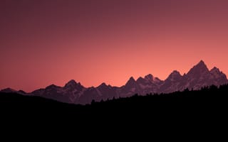 Картинка национальный парк Гранд-Титон, диапазон тетона, пейзаж, ледниковые горы, горные вершины, закат оранжевый, чистое небо, заснеженный, США, силуэт