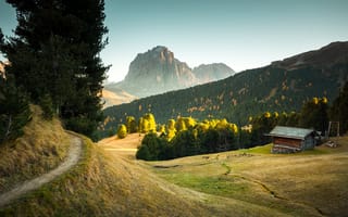 Картинка гора секеда, Италия, закат, путь, пейзаж, деревянный дом, луг, зеленые деревья