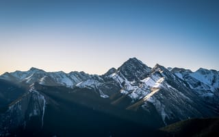 Картинка тропа серного горизонта, Джаспер национальный парк, 5к, Канада, заснеженный, пики, горный хребет, солнечные лучи, ледниковые горы, пейзаж, чистое небо