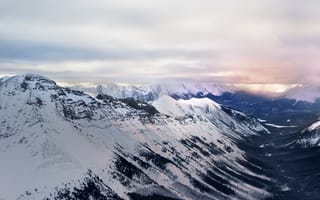 Картинка ледниковые горы, заснеженный, горный хребет, облачно, пейзаж, зима, восход, туманный