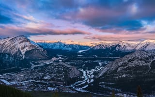 Картинка национальный парк банф, серная гора, пейзаж, смотровая площадка долины Боу, деревня, закат, Канада, зима, горный хребет, заснеженный