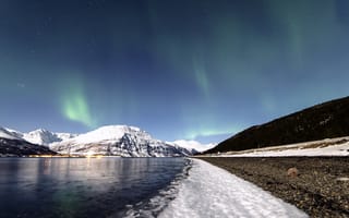 Картинка Люнген-фьорд, Норвегия, зима, ночное небо, ледниковые горы, пейзаж, озеро, Северное сияние, отражение, заснеженный, звезды