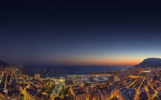 Картинка яхт-шоу в монако, городской пейзаж, ночное время, звездное небо, морской пейзаж, огни города, закат, полумесяц, океан