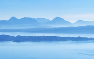 Картинка остров скай, Шотландия, пейзаж, туманный, голубое небо, панорама, остров, горный хребет, Вестер Росс, звук расая, 5к