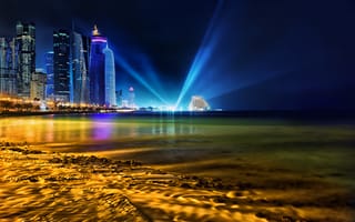Картинка линия горизонта Дохи, Катар, водное пространство, пляж, ночное время, огни города, небоскребы, длительное воздействие, луч света, городской пейзаж