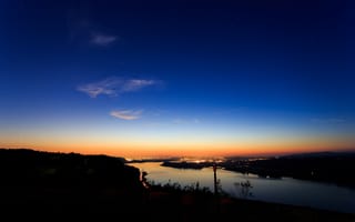 Картинка ущелье реки Колумбия, Портленд, чистое небо, силуэт, голубое небо, звезды, сумерки, закат оранжевый