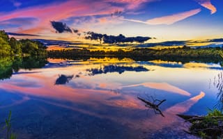 Картинка зеркальное озеро, закат, деревья, облака, вечернее небо, приятный, отражение, сумерки, водное пространство, пейзаж, 5к