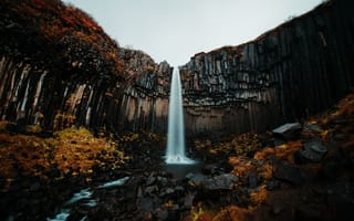 Картинка водопад Свартифосс, скафтафелл, водный поток, горные породы, пейзаж, 5к, национальный парк ватнайёкюдль, достопримечательность, Исландия