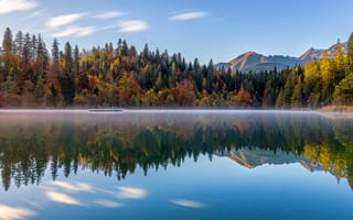 Картинка озеро Крестазе, осенние деревья, 5к, пейзаж, отражение, туман, Швейцария, зеркальное озеро
