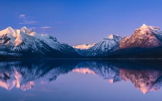 Картинка Макдональд Лейк, ледниковый национальный парк, горный хребет, 5к, отражение, пейзаж, заснеженный, водное пространство, панорамный