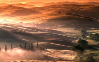 Картинка Тоскана, Италия, 5к, сельская местность, луг, пейзаж, туманный, с высоты птичьего полета, восход, рассвет
